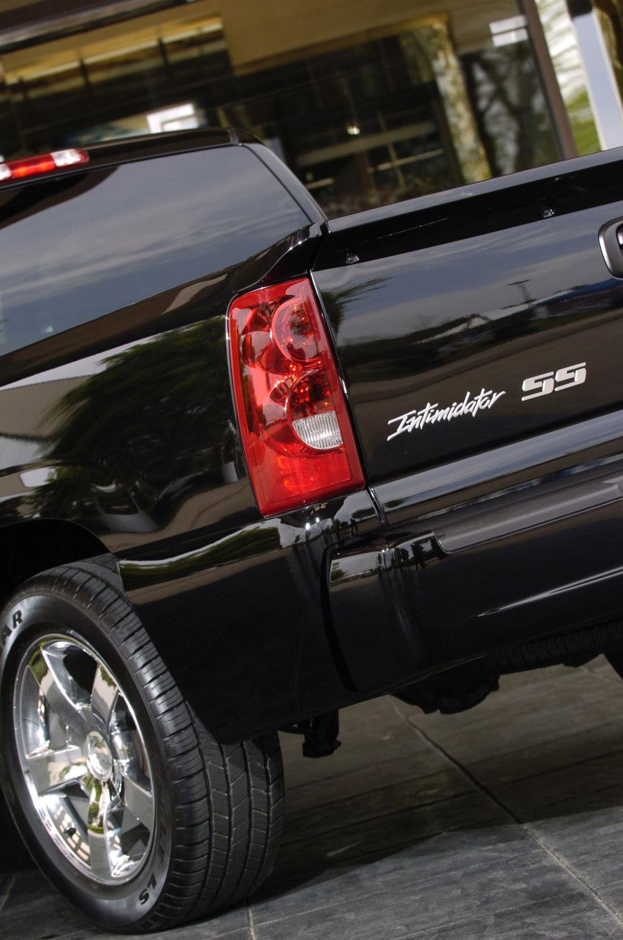  Chevrolet Silverado Intimidator SS 2006 года  (фото 12 из 18)